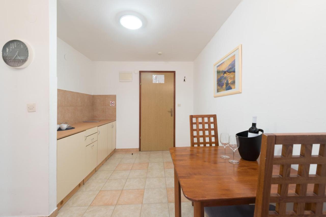 Hotel Rooms Roccia Novigrad  Екстер'єр фото